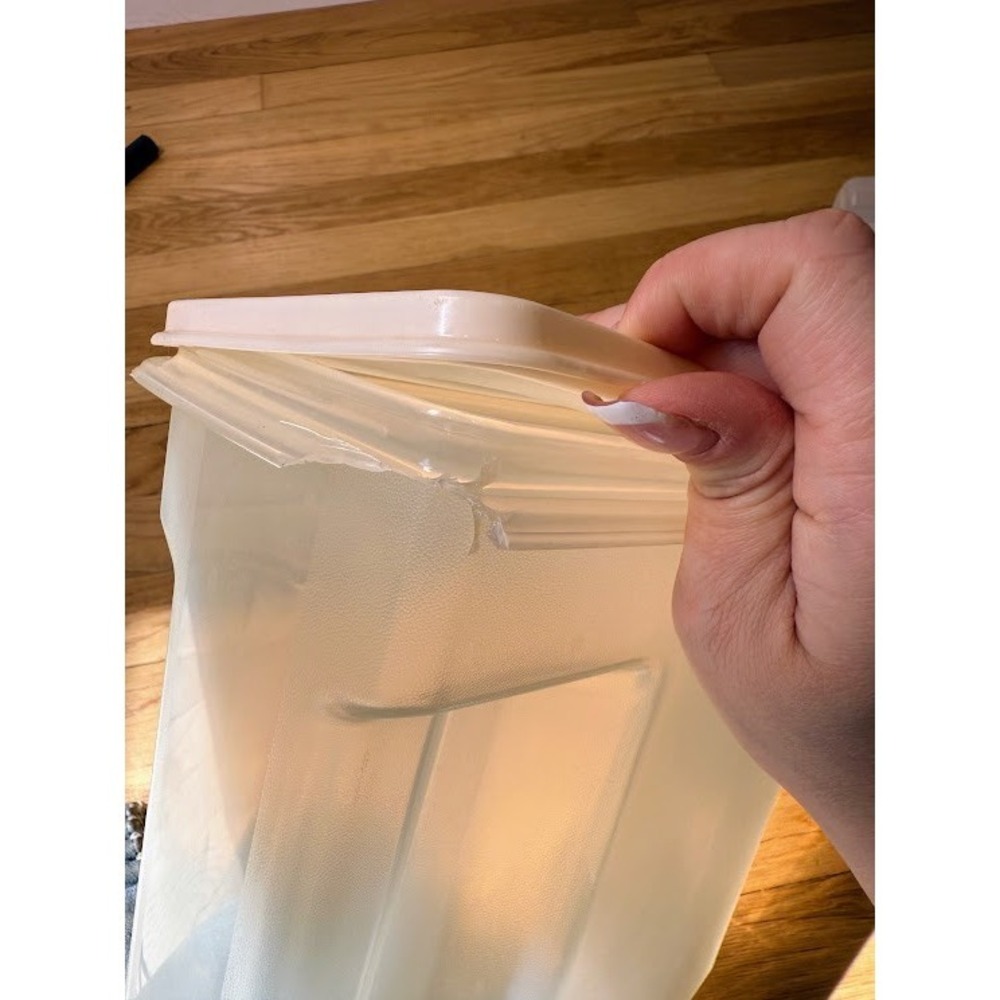 VTG RUBBERMAID SERVIN SAVERS - 21 - 13 - 4 CUP - CEREAL KEEPERS - ALMOND LIDS - Picture 11 of 14